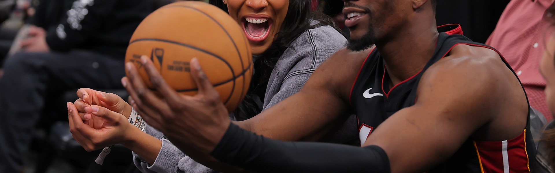 kaiyun-最强情侣！阿德巴约单场83分历史第二 阿贾53分WNBA单场纪录