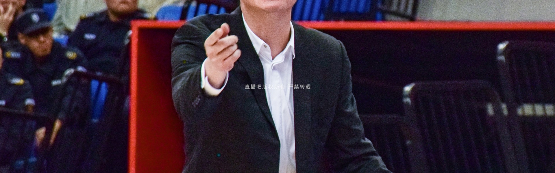 杨瀚森“接班人”定了！青岛男篮锁定未来双子星：李俊贤、丛睿言