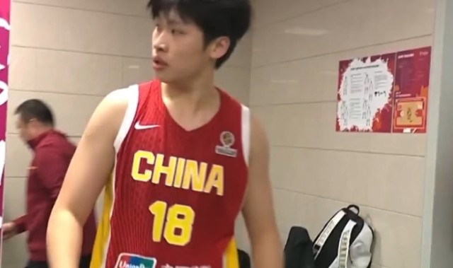 开云-胜捷克更衣室！王思雨笑开花，其余各将淡定，球队隐患还是多！|女篮|女篮世界杯|捷克女篮|中国女篮|陈明伶_新浪体育_新浪新闻